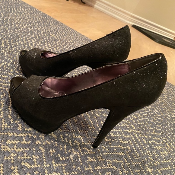 Chinese Laundry Black Peep Toe Heels - Picture 4 of 4